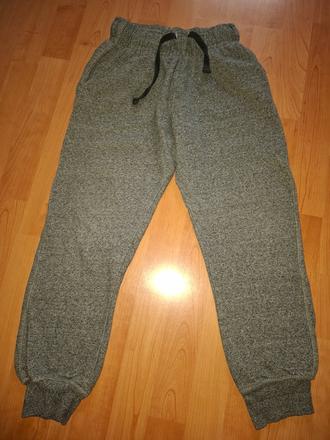 Chlapčenske teplaky, 146