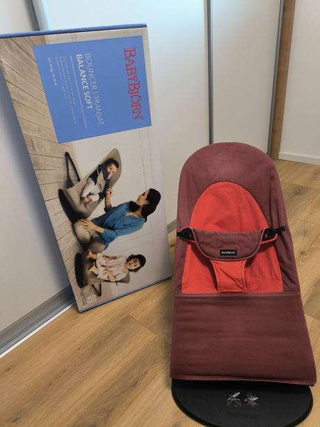 Ergonomické lehátko značky babybjörn, bordové,