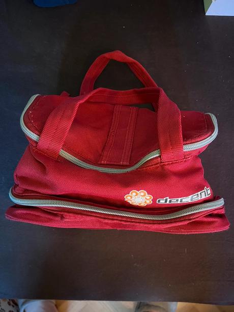 Kozmeticka taska so zrkadlom, vesiakom, 