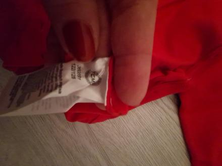 Predam cerveny svetrik, 128