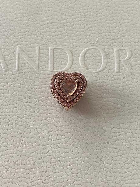 Pandora žiarive srdce, pandora