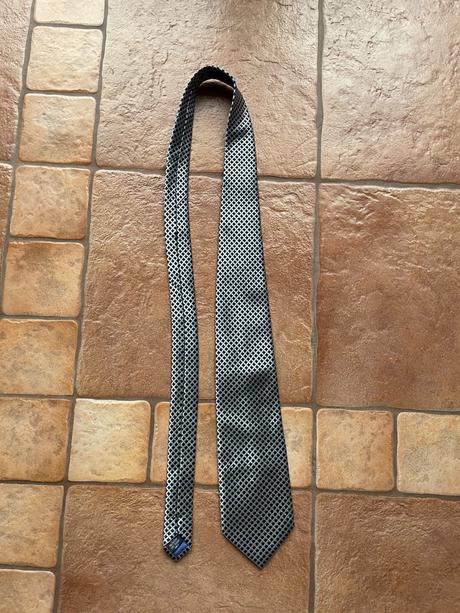 Strieborno cerna kockovana krabata,