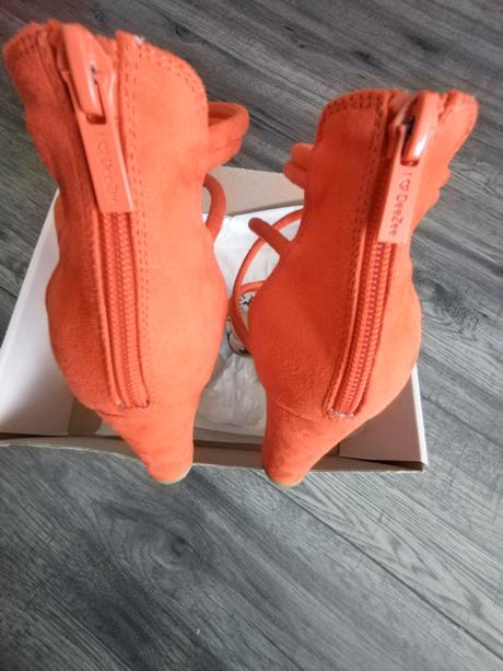 Sandálky značky dee zee, 38