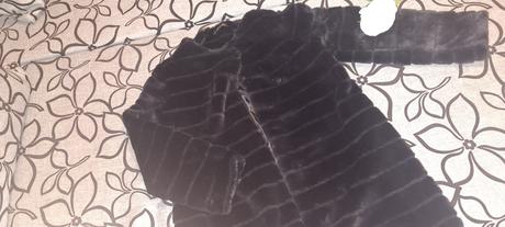 Čierny kožustek, l