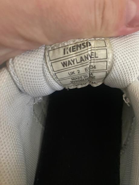 Tenisky na telesnu - halovky, 34