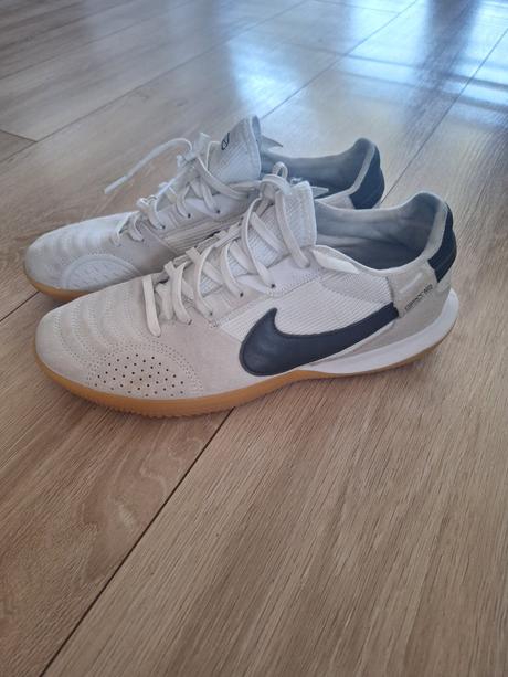 Tenisky halovky, nike,41