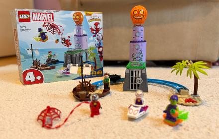 Lego - spideyho team v majaku zeleneho goblina,