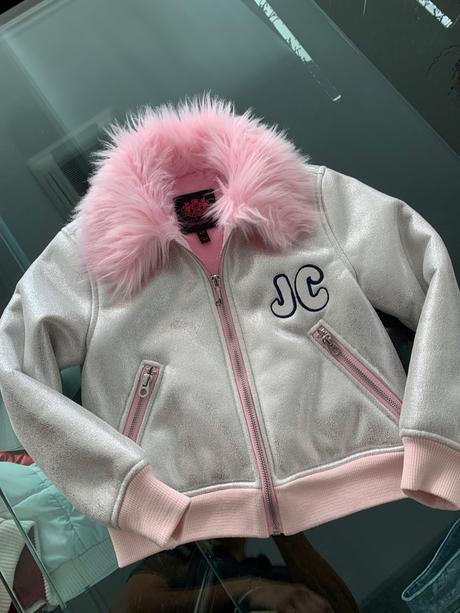 Juicy couture kozusinova strieborná bombera, 110