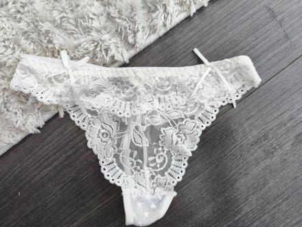 Krajkové biele tanga., l