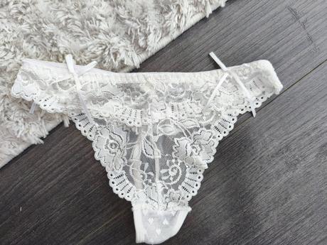 Krajkové biele tanga., l