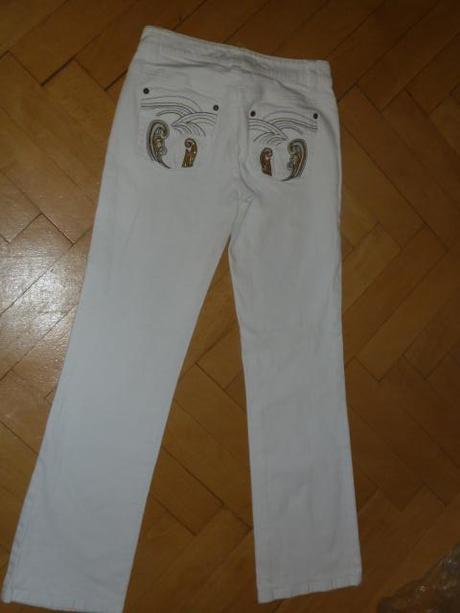 Strečové biele rifle, 36