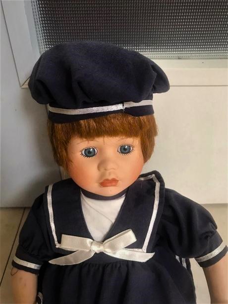 Porcelánová bábika z kolekcie promenade,