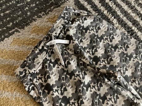 Maskáčové tepláky, sinsay,140