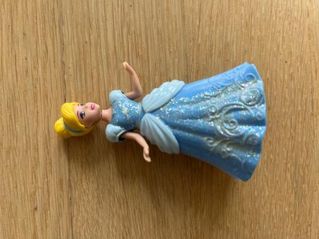 Popoluška - vyzliekacia bábika, 