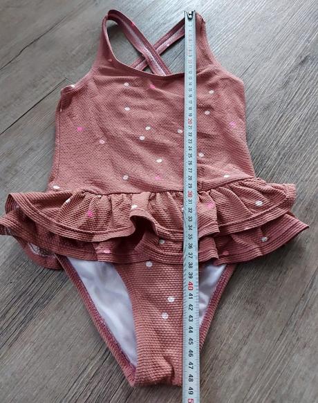 Plavky s volánikmi, 110