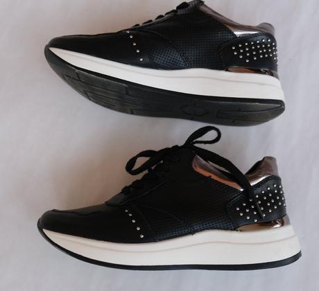 Čierne topánky, 39