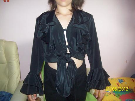 Volánová čierna blúzka, l