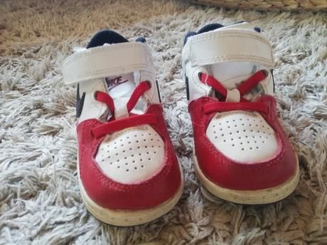 Červeno - biele, nike,22