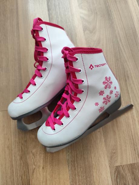 Dievčenské korčule, crowned,32