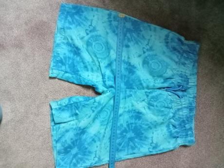 Ľahké vzdusné kraťasy, aj ako plavky, 152