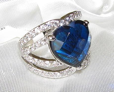 Prsteň s modrým srdiečkom,