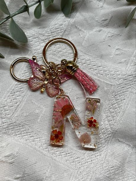 Ručne vyrobené živicové kľúčenky, 