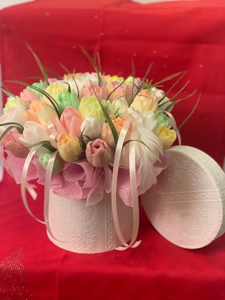 Veľká mydlova kytica v boxe, 