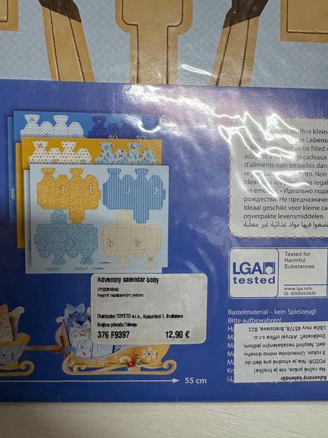 Vianočny koč so sobikmi a darcekmi, 