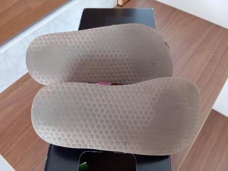 Ok bare mirrisa sandalky, 28