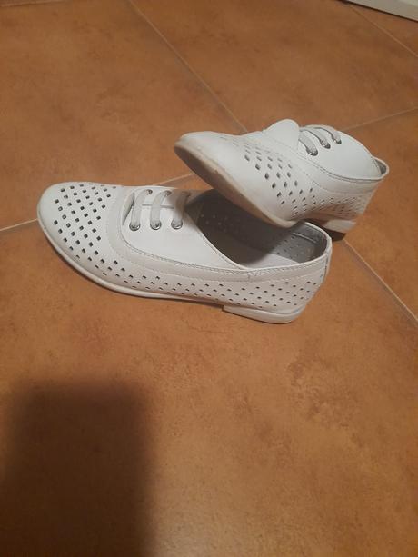 Biele topanocky, 33