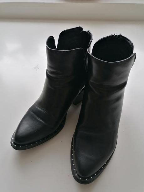 Čierne členové topánky, 36