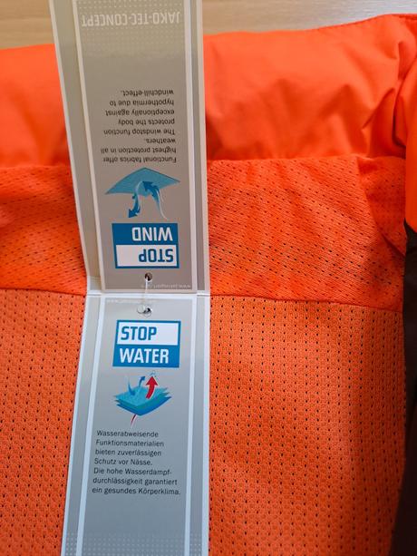 Jako nepremokavá, vetru odolná bunda, s visačkami, s