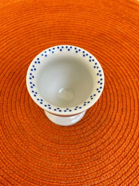 Porcelánový stojan na vajíčko, 