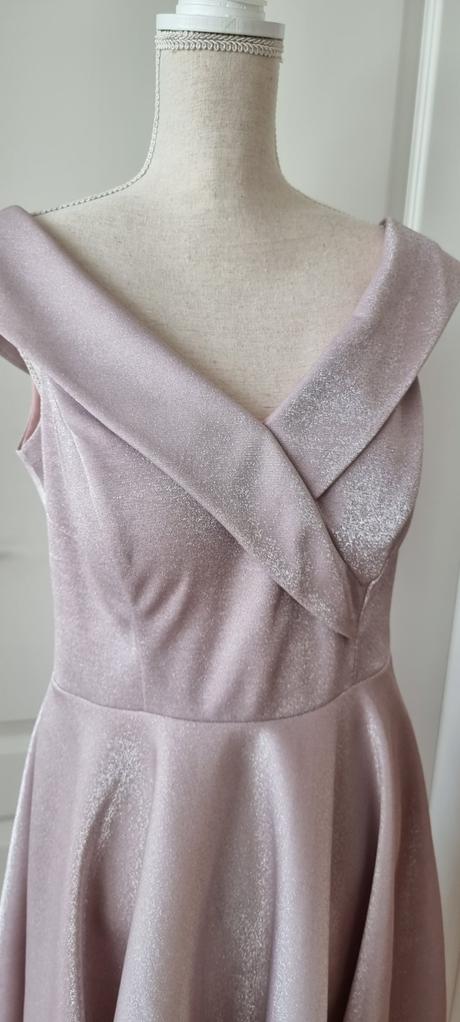 Spoločenské šaty, 42