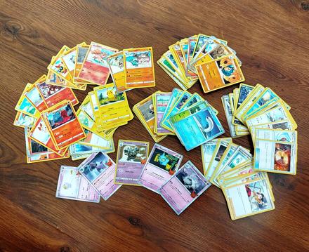 Originál karty pokémon 146ks - super stav,