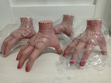 Wednesday ruka - vec,