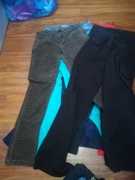 Balík nohavíc a riflí 13 ks veľ. 42/m, m