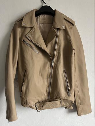 Studio id exkluzivna kozena bunda drahej znacky, s