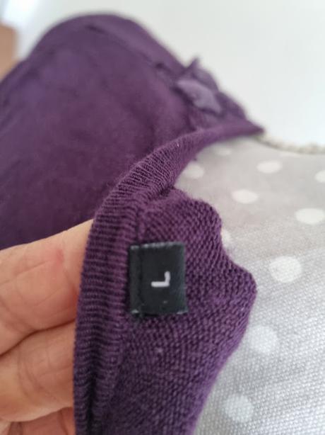Fialový svetrík s kamienkami m, m