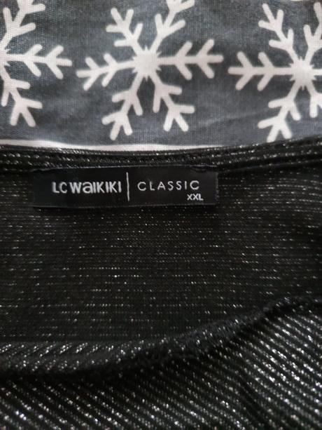 Dve trblietavé tuniky, 38