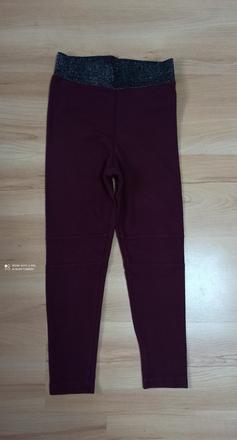 Bordové legíny, 134