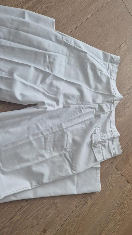 Lekárske nohavice, 54