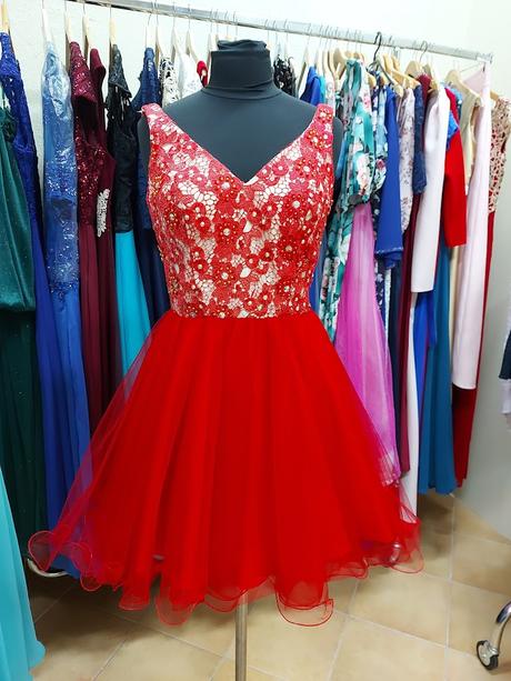 Červené šaty vo veľkosti s/m, m / s