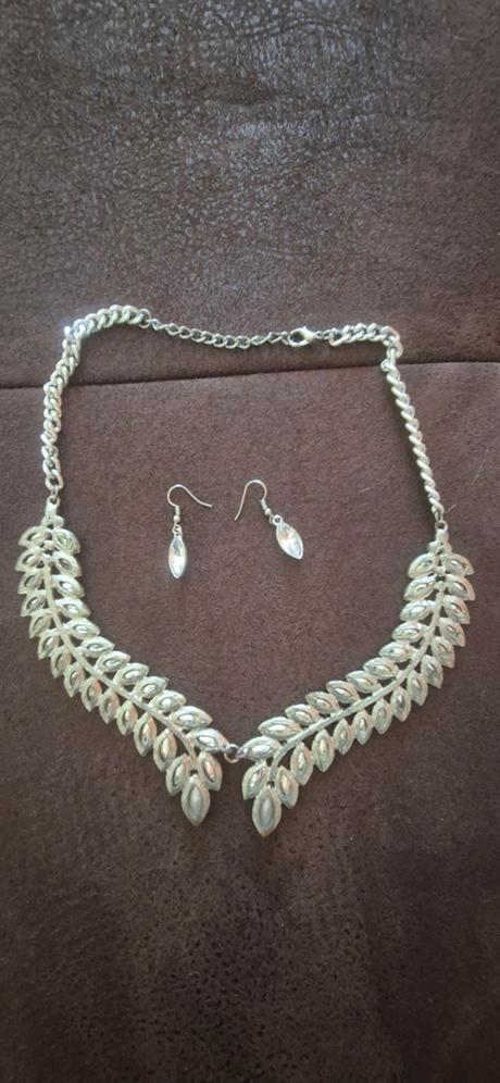 Sada náhrdelník a náušnice, 