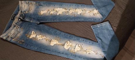 Rifle so zlatým motívom, s