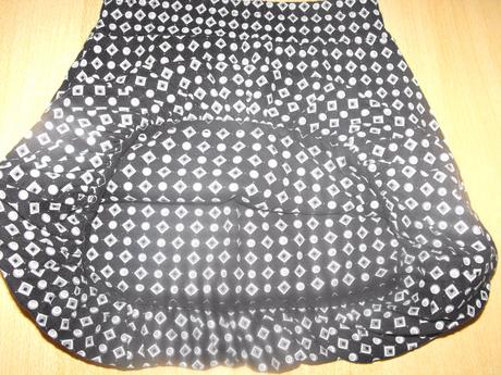 Čierna vzorovaná balónová suknička, 104