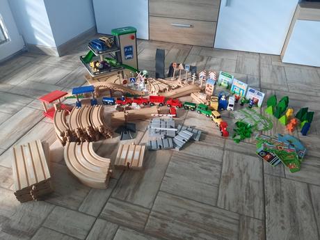 Drevená súprava koľajníc a vláčikov, 