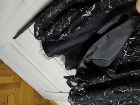 Slávnostné čierno-strieborné šaty, veľkosť m, f&f,38