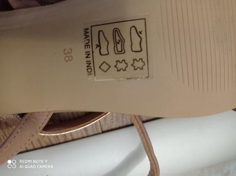 Ružové sandále, 37