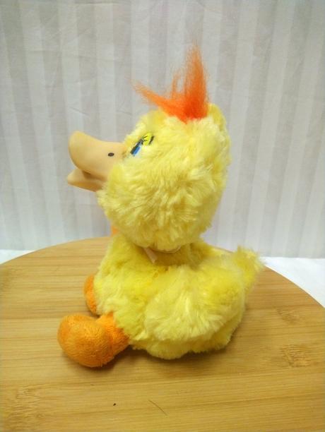 Plyšová kačica s kvietkom, so zvukom, 18 cm,